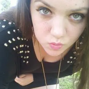 Я Регина, 18, из Шимановска, ищу знакомство для постоянных отношений