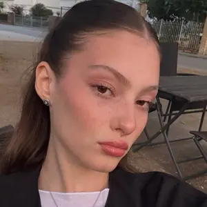 Натали из Ноябрьска, ищу на сайте общение