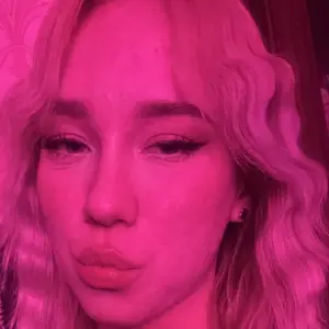 Александра из Челябинска, мне 18, познакомлюсь без обязательств