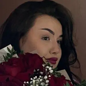 Яна из Сургута, ищу на сайте постоянные отношения