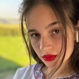 Я Лина, 23, знакомлюсь без обязательств в Санкт-Петербурге