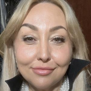 Елена из Санкт-Петербурга, ищу на сайте открытые отношения
