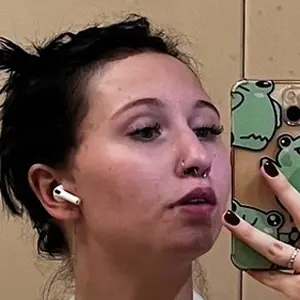 Я Ева, 22, из Москвы, ищу знакомство для постоянных отношений