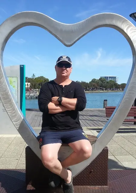 Я Алекс, 60, из Добрянки, ищу знакомства на одну ночь