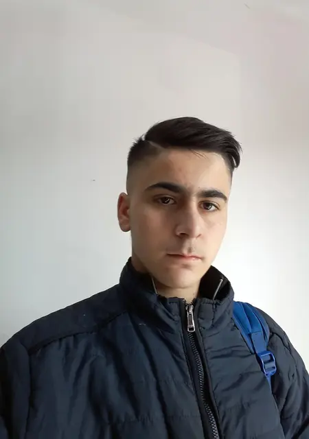 Я Слава, 19, из Лисок, ищу знакомства на одну ночь