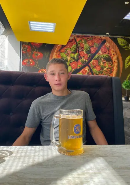 Я Максим, 20, из Щапова, ищу знакомства без обязательств