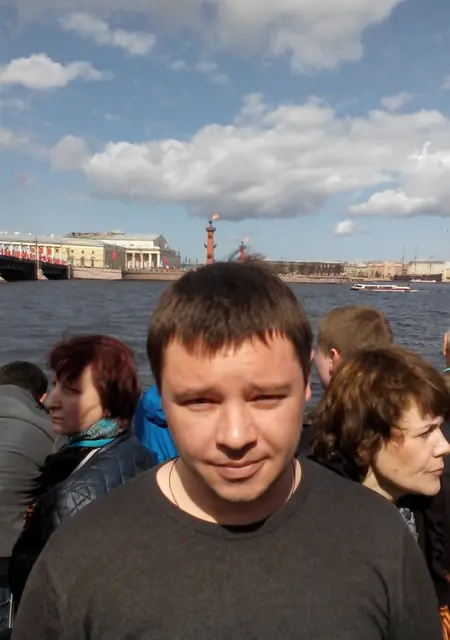 Олег из Петродворца, мне 41, познакомлюсь на одну ночь