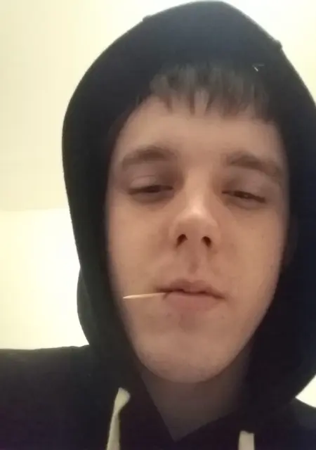 Я Артур, 21, из Минеральных Вод, ищу знакомство для постоянных отношений