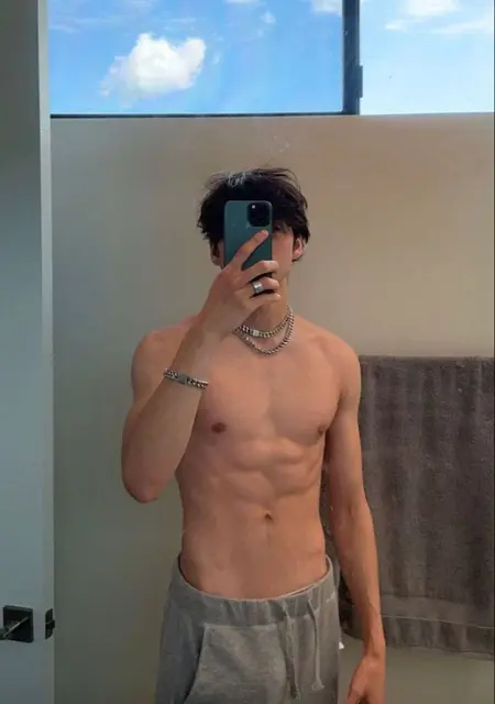 Я Дима, 23, из Тамбова, ищу знакомства без обязательств