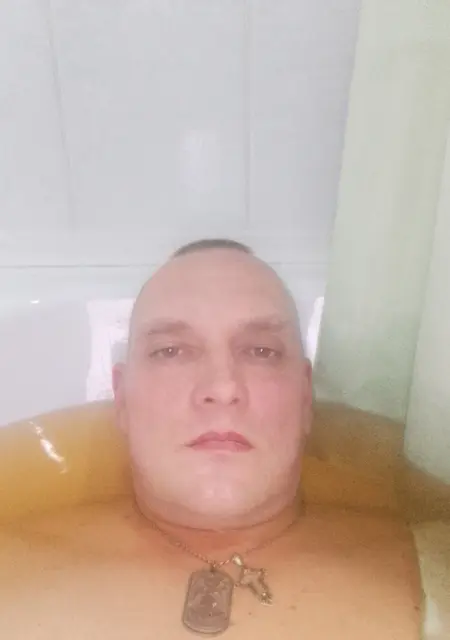 Я Максим, 40, знакомлюсь на одну ночь в Донецке