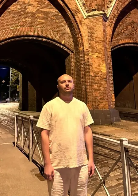 Роман из Копейска, мне 32, познакомлюсь на одну ночь