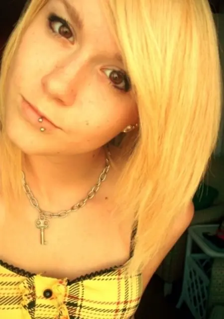 Я Александра, 22, из Асина, ищу знакомство для постоянных отношений