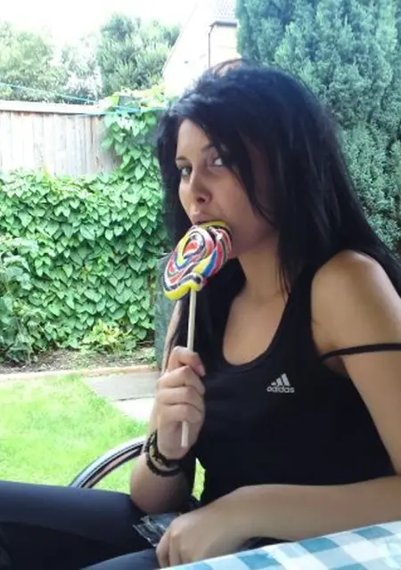 Я Анна, 21, из Чердыни, ищу знакомства без обязательств