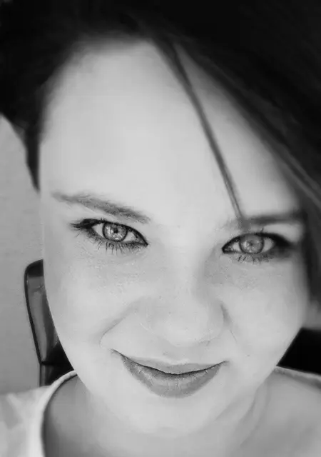 Я Лидия, 18, из Слободского, ищу знакомства на одну ночь