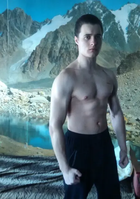 Я Максим, 29, из Белой Холуницы, ищу знакомства без обязательств