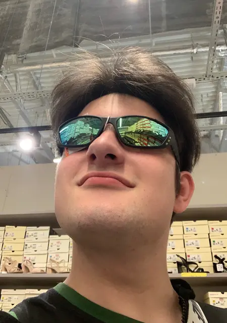 Максим из Североморска, мне 22, познакомлюсь для дружбы