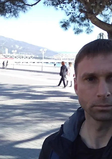 Виктор из Павловска, мне 25, познакомлюсь на одну ночь