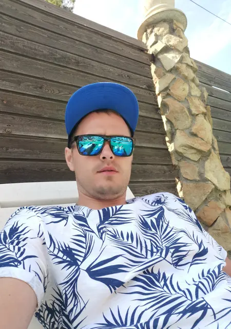 Антон из Динской, мне 37, познакомлюсь без обязательств