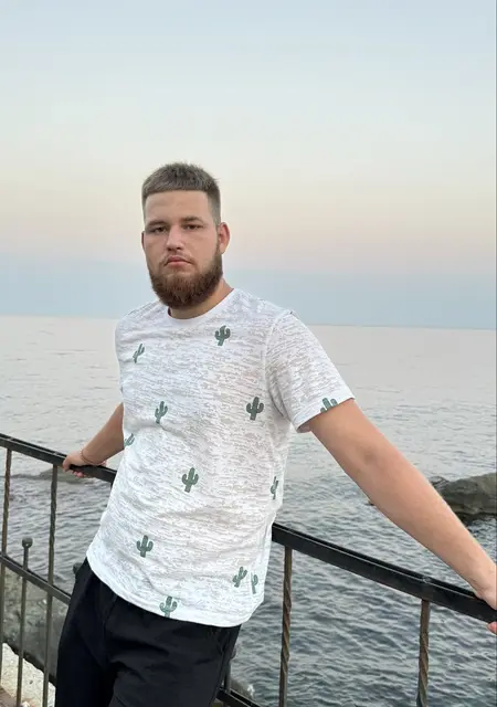 Я Илья, 19, знакомлюсь для общения в Ялте