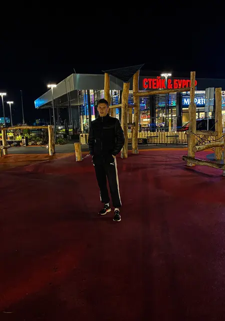 Я Никита, 20, из Киселевска, ищу знакомства без обязательств