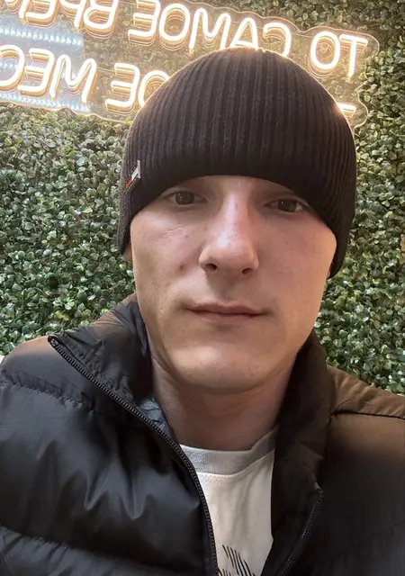 Я Артем, 28, знакомлюсь для общения в Гукове