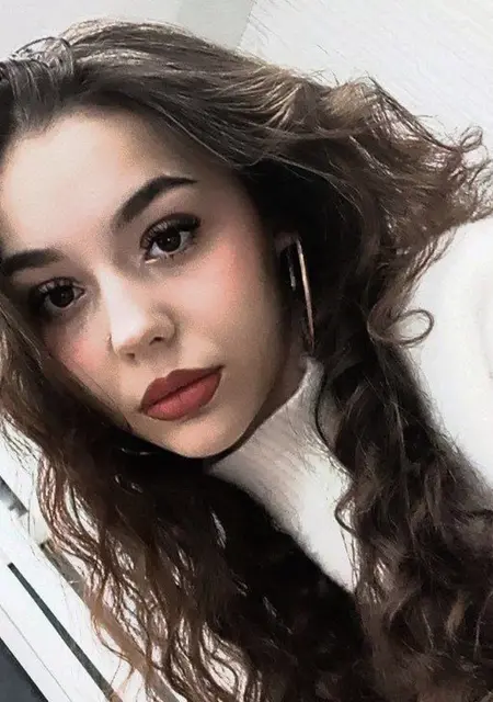 Я Елина, 21, знакомлюсь без обязательств в Барнауле