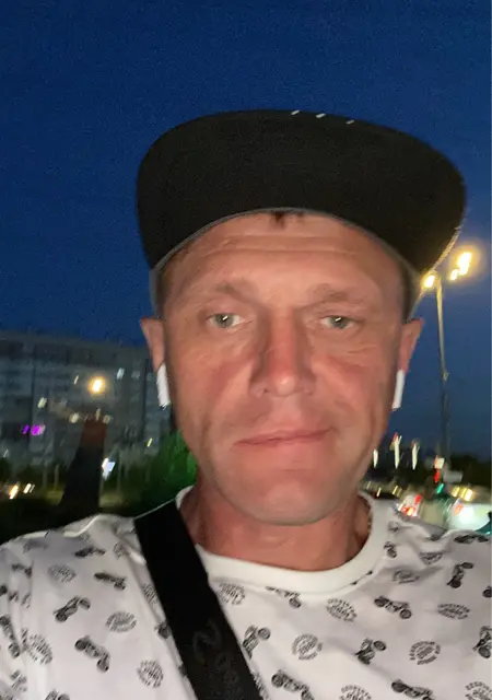 Я Юра, 45, из Красноярска, ищу знакомство для открытые отношения