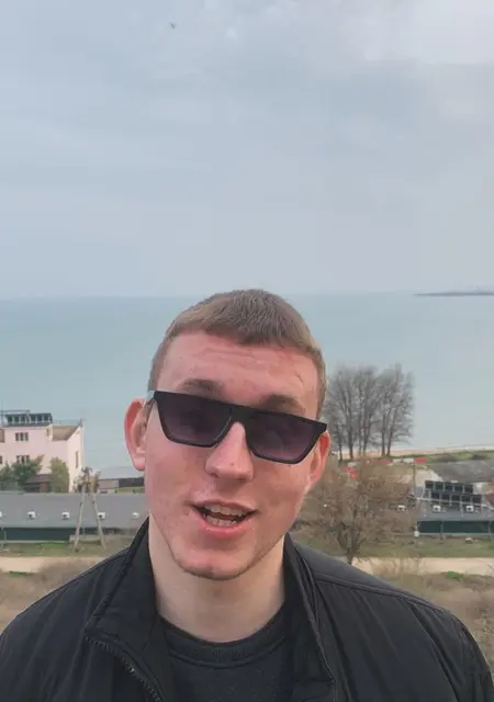 Валера из Щелкина, мне 19, познакомлюсь для постоянных отношений