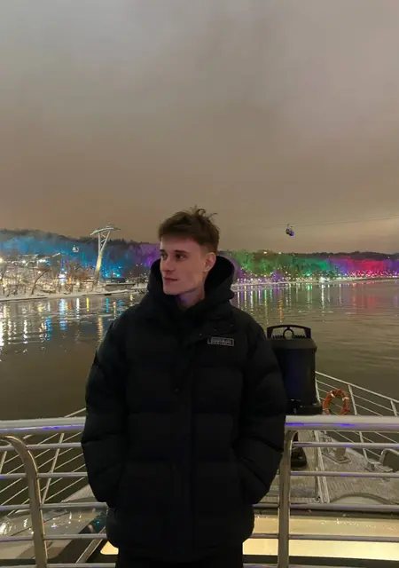 Даниил из Москвы, ищу на сайте общение