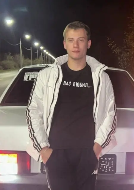 Я Валерий, 18, из Омска, ищу знакомство для постоянных отношений