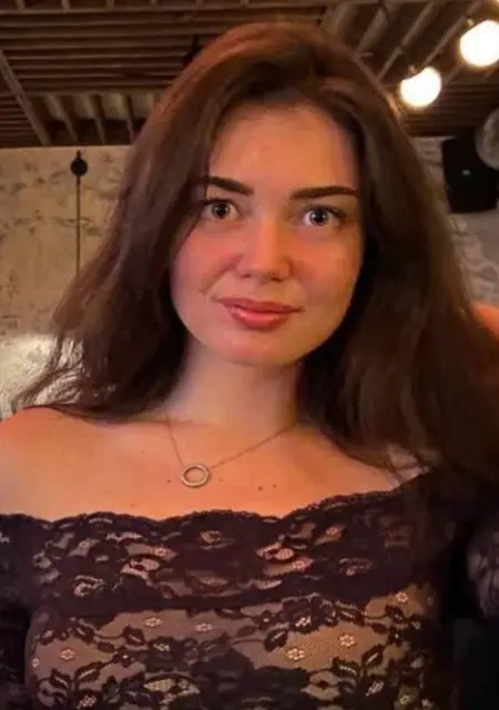 Арина из Саратова, ищу на сайте общение