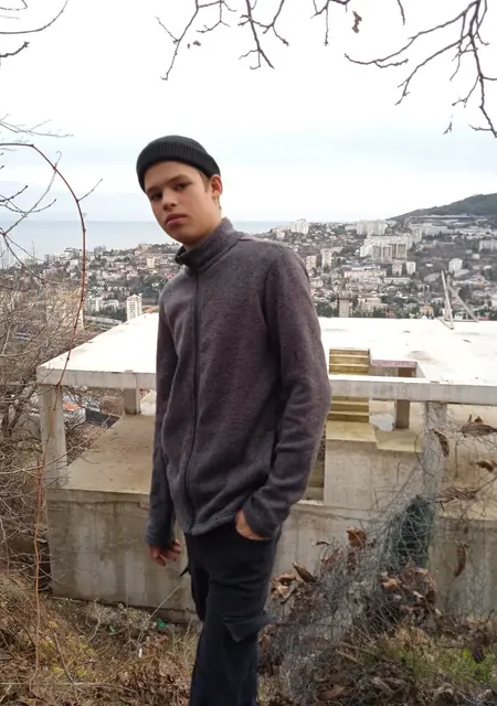 Андрей из Ялты, ищу на сайте общение