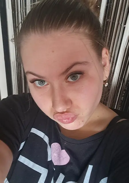 Я Виктория, 18, из Екатеринбурга, ищу знакомство для вирта