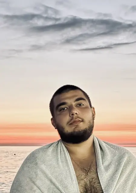 Я Vladislav, 25, из Москвы, ищу знакомство для приятного времяпровождения