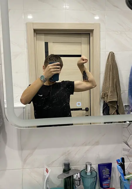 Я Егор, 18, из Великого Новгорода, ищу знакомство для приятного времяпровождения