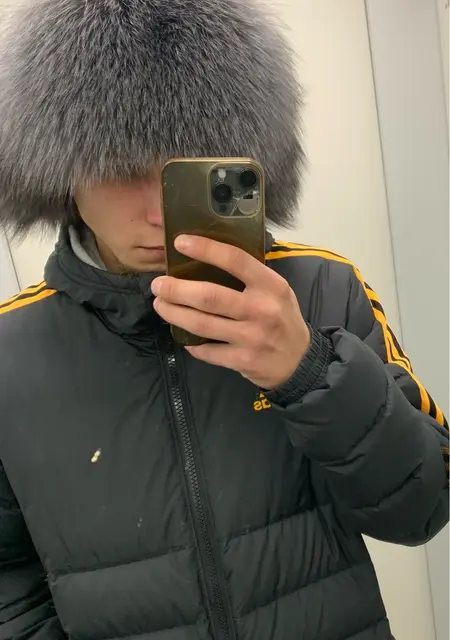 Я Игорь, 21, из Иркутска, ищу знакомство для приятного времяпровождения