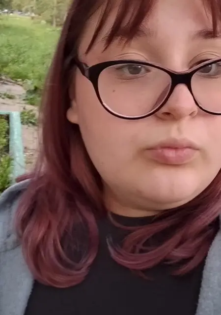 Я Лика, 18, из Омска, ищу знакомства без обязательств