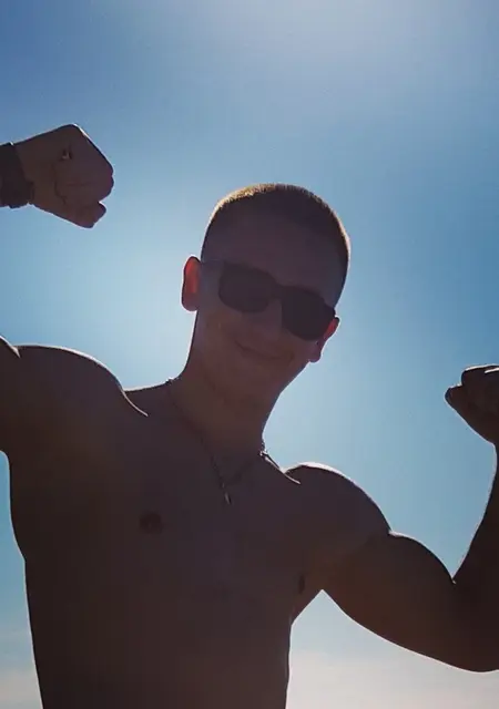 Дмитрий из Ленинградской, мне 38, познакомлюсь для открытые отношения