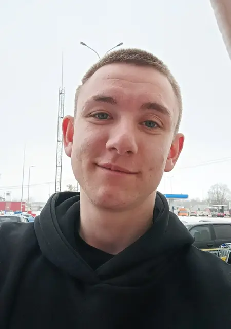 Я Иван, 18, знакомлюсь на одну ночь в Санкт-Петербурге