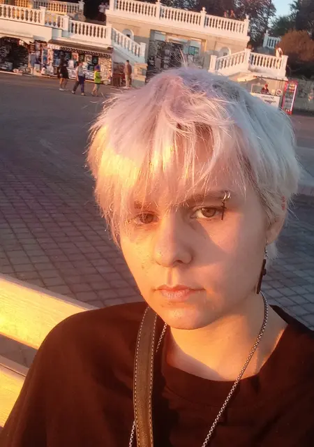 Галина из Симферополя, ищу на сайте постоянные отношения