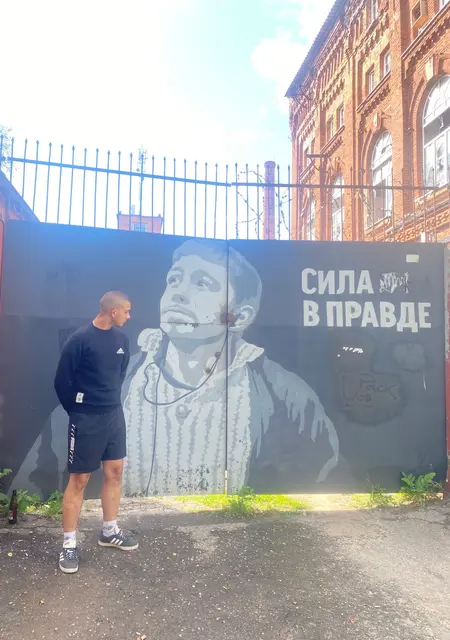 Я Иван, 19, из Пскова, ищу знакомство для приятного времяпровождения