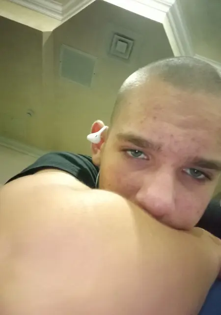 Вадик из Динской, мне 23, познакомлюсь без обязательств