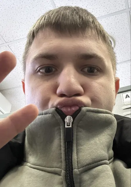 Я Андрей, 22, знакомлюсь без обязательств в Москве