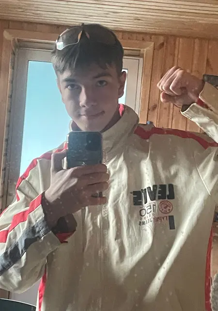 Я Николай, 19, из Артема, ищу знакомство для постоянных отношений