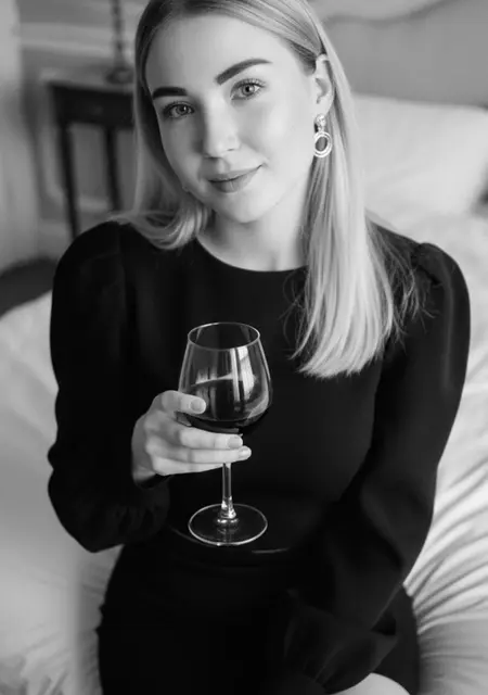 Арина из Уфы, мне 18, познакомлюсь для общения