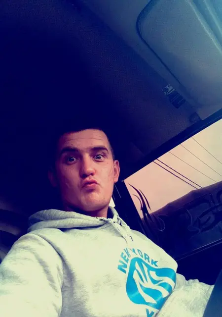 Ваня из Коченёво, мне 33, познакомлюсь для постоянных отношений