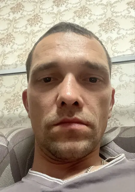 Я Олег, 35, из Котласа, ищу знакомство для приятного времяпровождения