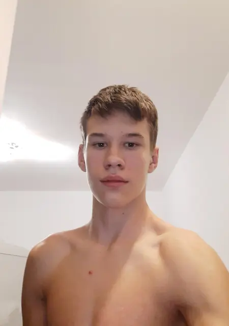 Михаил из Санкт-Петербурга, мне 21, познакомлюсь на одну ночь