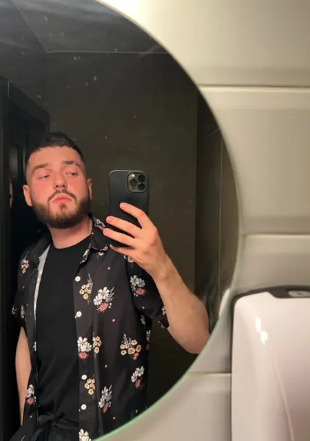 Я Саша, 26, из Новосибирска, ищу знакомства на одну ночь