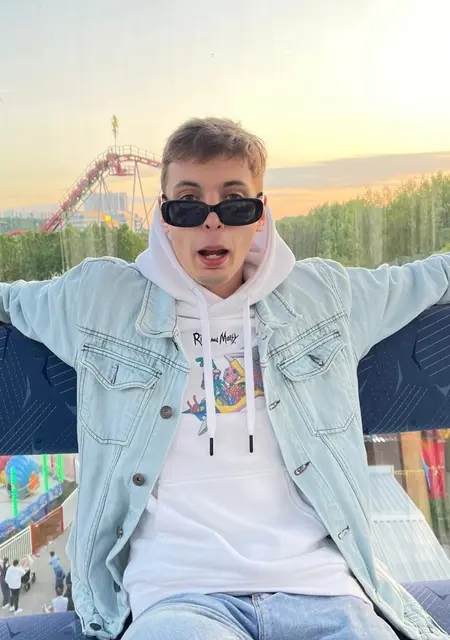 Я Андрей, 23, из Оренбурга, ищу знакомство для постоянных отношений
